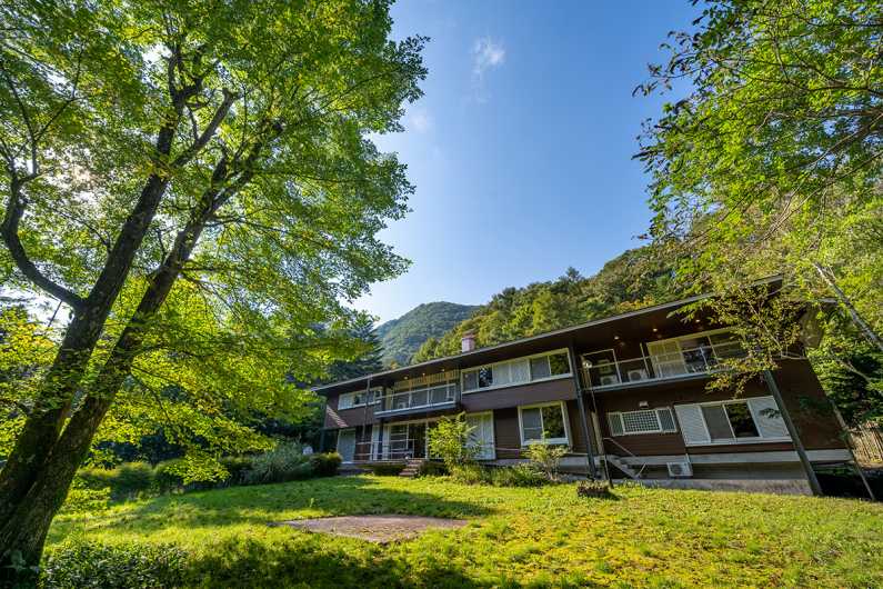 木々や新鮮な空気に触れながら自然と一体となったロケーション