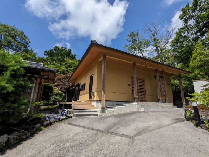 日当り良好！千ヶ滝西区に佇む離れ付き平屋建日本家屋